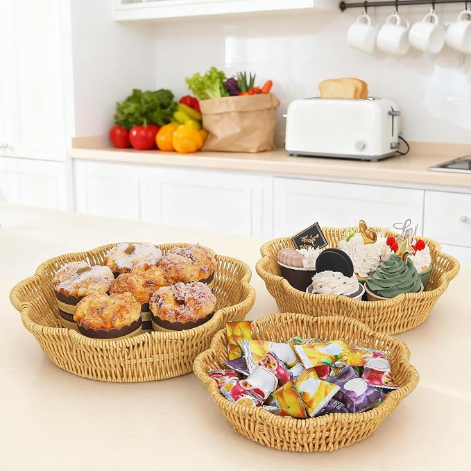 Jucoan 3 Pack Poly Wicker Bread Baskets, Imitation Rattan Fruit Baskets, Hand Woven Round Scalloped Tabletop Food Serving Basket Tray for Fruits, Vegetables and Snacks, Home Kitchen Bakery
