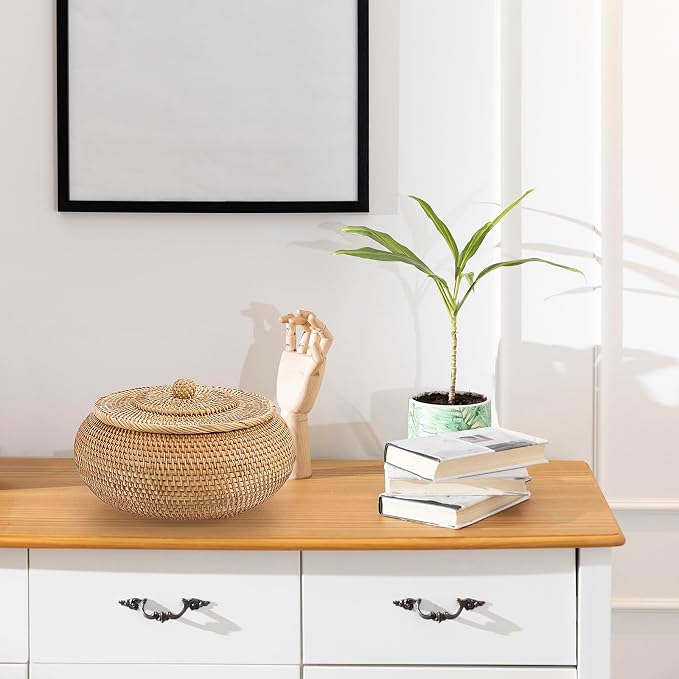 Hipiwe Round Rattan Boxes with Lid Natural Woven Storage Basket Bin Multi-Purpose Wicker Tray Weaving Decorative Shelf Basket Farmhouse Picnic Bread Fruit Table Storage Basket