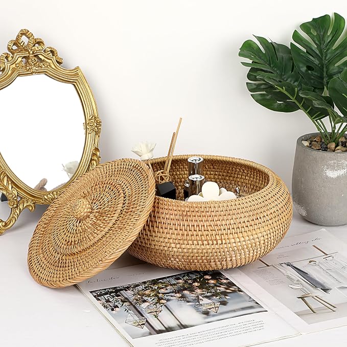 Hipiwe Round Rattan Boxes with Lid Natural Woven Storage Basket Bin Multi-Purpose Wicker Tray Weaving Decorative Shelf Basket Farmhouse Picnic Bread Fruit Table Storage Basket