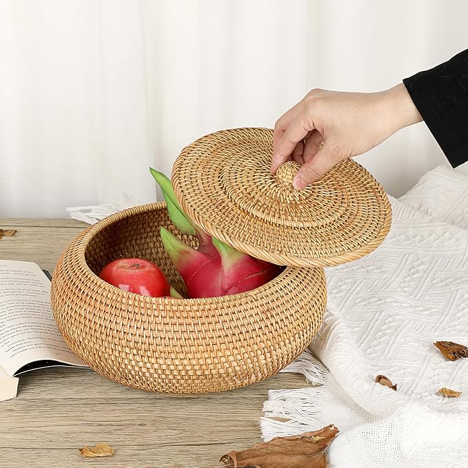 Hipiwe Round Rattan Boxes with Lid Natural Woven Storage Basket Bin Multi-Purpose Wicker Tray Weaving Decorative Shelf Basket Farmhouse Picnic Bread Fruit Table Storage Basket