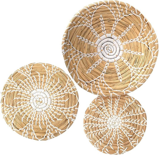 Glenmal 3 Pcs Boho Wall Basket Decor Decorative Bulrush Woven Basket Wall Decor Art Farmhouse Handmade Hanging Baskets with African Design for Living Room Display Table Settings Kitchen Home(Bright)