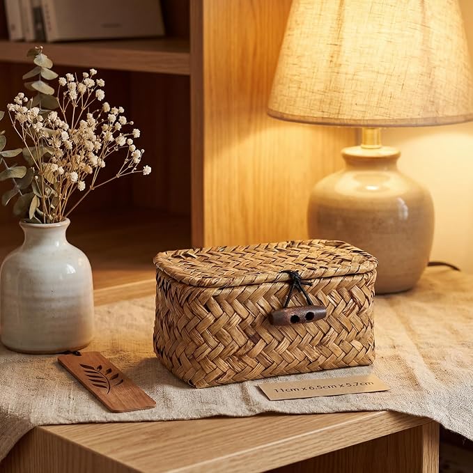 Hipiwe Handwoben Seagrass Basket With Lid Wicker Storage Baskets Decorative Shelf Basket Mini Desktop Organizer, Caramel 4.3" x 2.5" x 2.1"