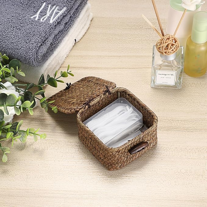 Hipiwe Mini Seagrass Basket Box Wicker Shelf Baskets with Lid, 3.5"x3.5"x2" | Small Handwoven Decorative Box, Natural Storage Basket for Organizing Key Candy, Home Decor