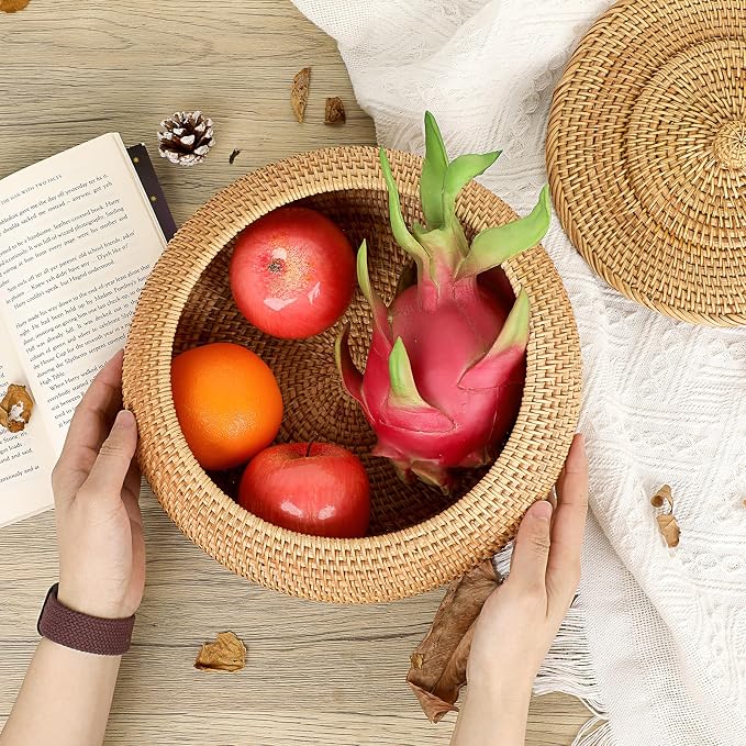 Hipiwe Round Rattan Boxes with Lid Natural Woven Storage Basket Bin Multi-Purpose Wicker Tray Weaving Decorative Shelf Basket Farmhouse Picnic Bread Fruit Table Storage Basket
