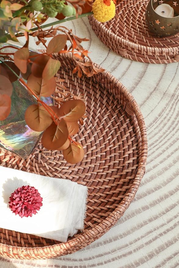 HITOMEN Hand-Woven Round Rattan Serving Tray Decorative Ottoman Wicker Platter with Handles for Coffee Table, Breakfast, Drinks, Snack, Bread, Fruit, Vegetables (Honey Brown Set of 2: M+L)